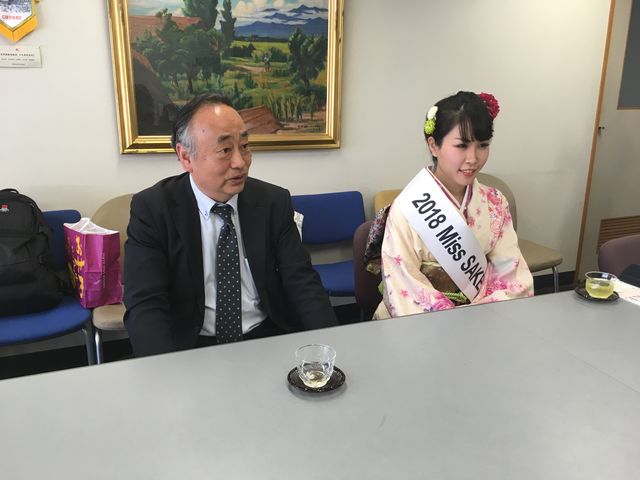 (1)ミス日本酒と県庁訪問