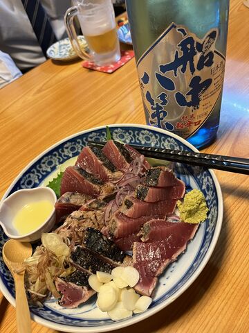 写真3 船中生酒と鰹の塩タタキ
