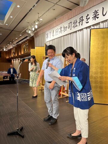 写真29 はし拳優勝者インタビュー
