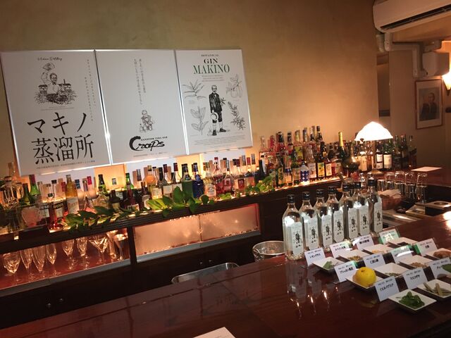 写真2 クラップス会場とポスター