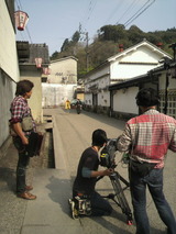 「酒蔵の道」を歩く2人撮影.jpg