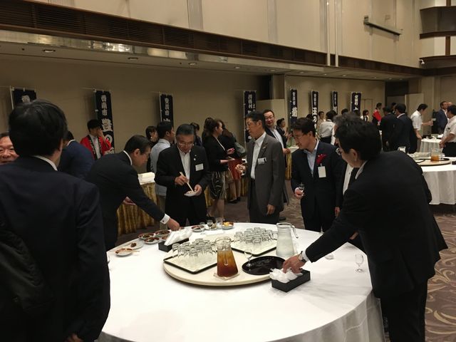 2019.10.7写真9 お客様飲みまくり