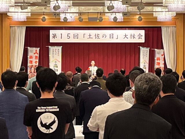 写真14 籠尾会長土佐酒解説