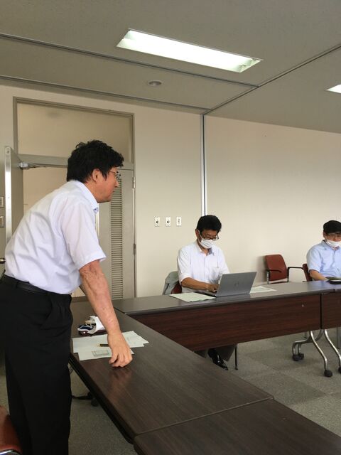 写真2 山崎課長補佐
