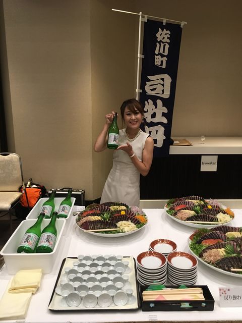 写真3 司牡丹ブースのコンパニオン