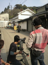 「酒蔵の道」を歩く2人撮影2.jpg