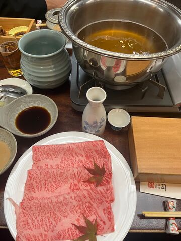 写真25 しゃぶしゃぶの肉と鍋