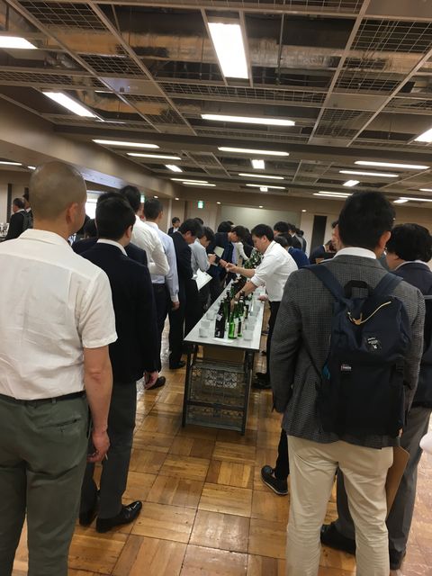 写真4 きき酒会風景