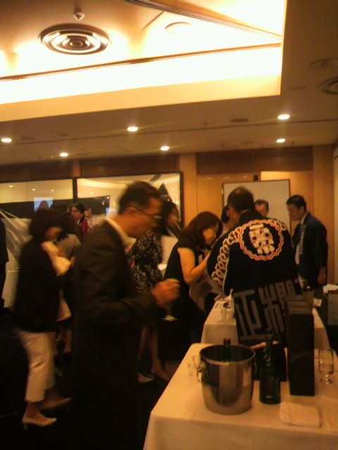 日本酒ブースにお客様