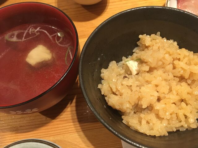 写真12 炊き込みご飯と吸い物
