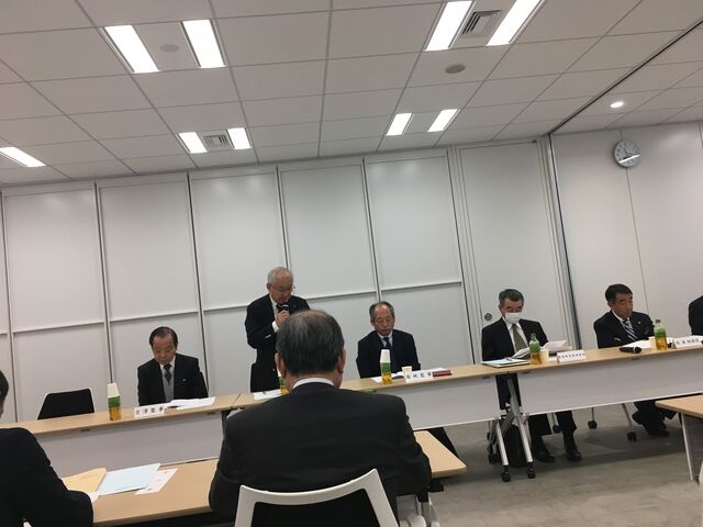 写真4 古賀監事監査報告