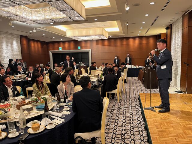 写真23 沖本部長中締め挨拶