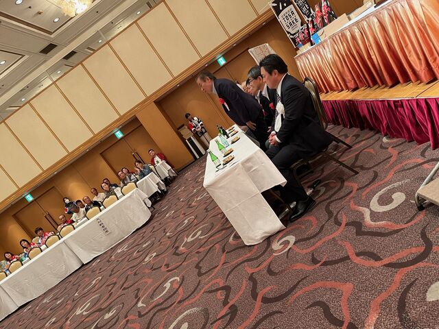 写真8 来賓紹介