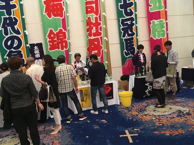 写真20 司牡丹ブースにお客様