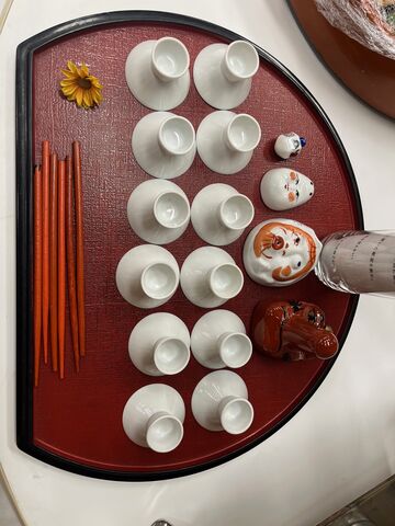 写真12 可杯、はし、菊の花