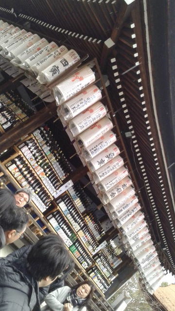 (14)松尾大社奉納酒ズラリ