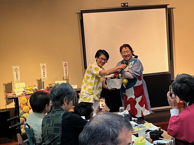 写真38 文旦ムキムキ漫才