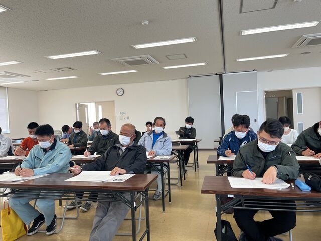 写真6 会議風景3