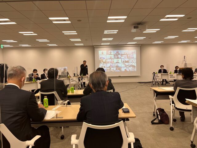 写真4 三宅理事長再任挨拶