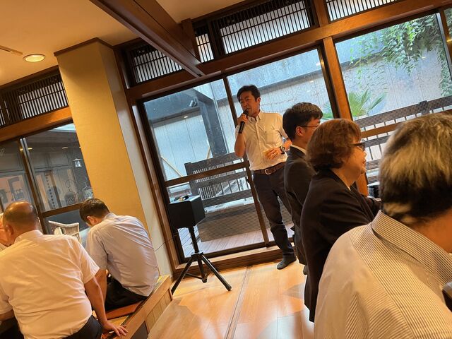 写真12 横山会長乾杯