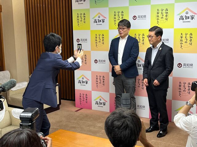 写真10 知事と植野ツーショット