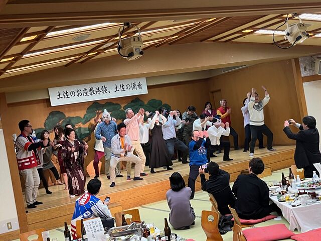 写真30 みんなでしばてん踊り2
