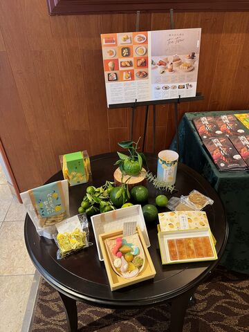 写真4 三越の酢みかんスイーツ展示