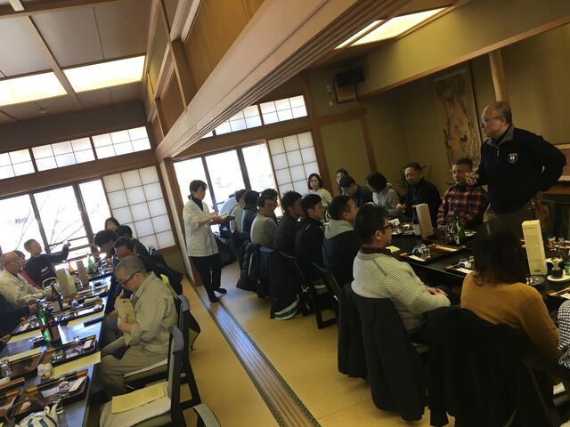 写真26 松田さん乾杯2