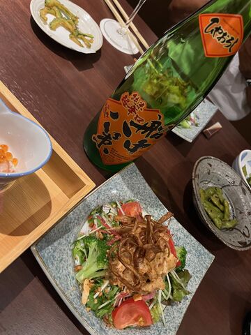 写真4 船中ひやおろしとサラダ