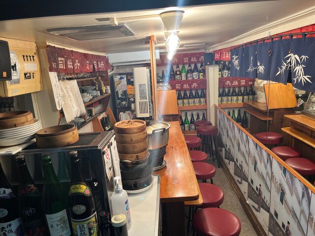 写真16 店内全体