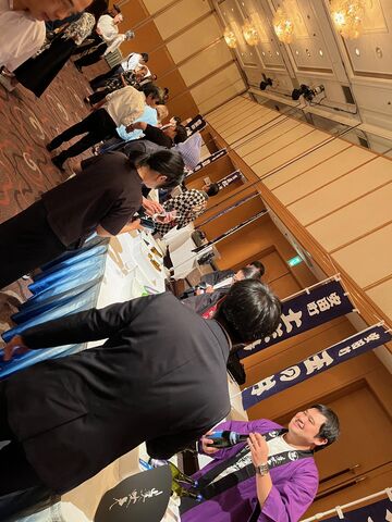 写真6 土佐酒ブースにお客様