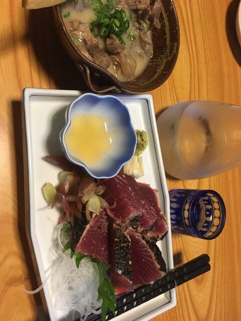 写真2 船中しぼりたてと鰹タタキ等
