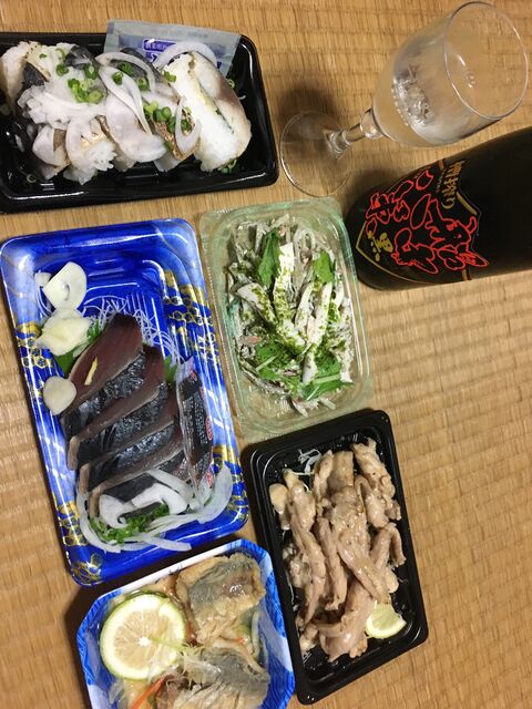 写真7 惣菜と船中・黒