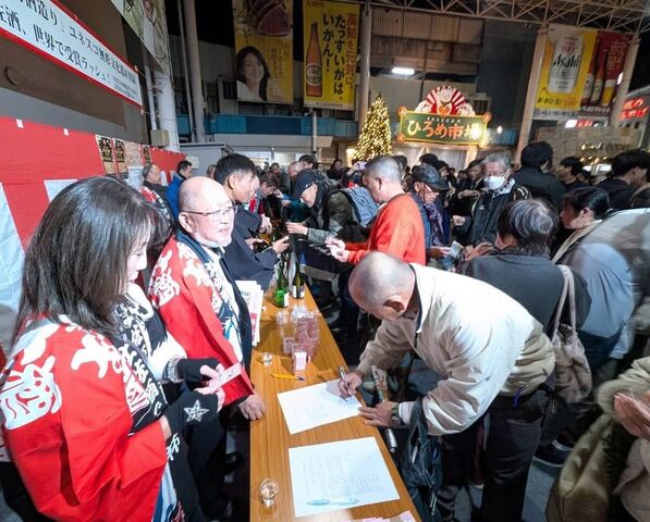 写真26 宴中八策署名にも殺到