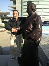 龍馬記念館・シェイクハンド龍馬像.jpg