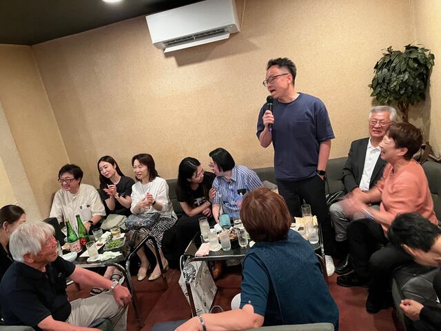 写真43 盛り上がる二次会