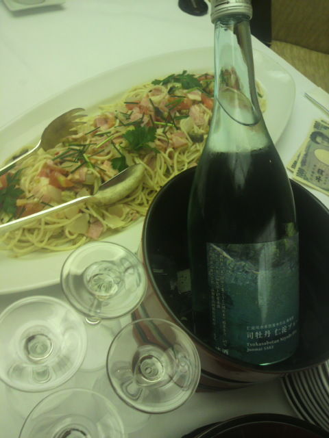 「仁淀ブルー」とパスタ