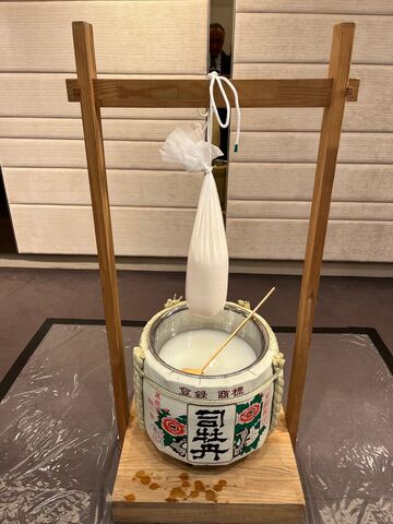 写真29 袋吊り搾り公開