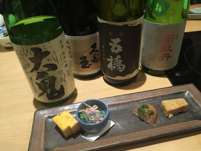 写真11 前菜と各社のお酒