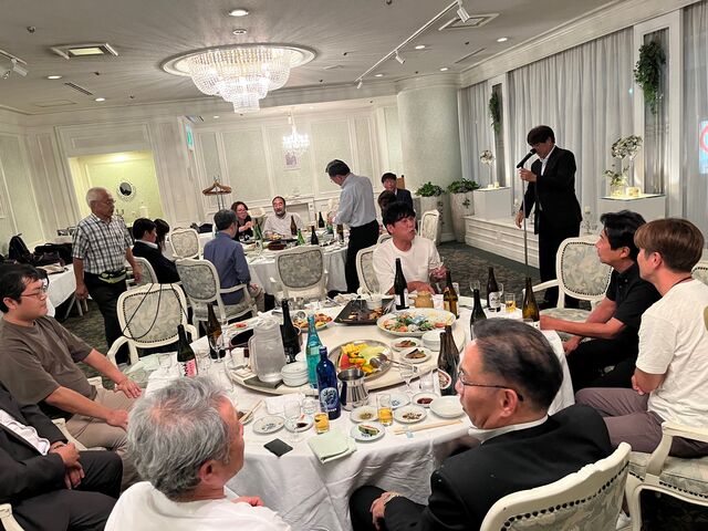 写真19 高木新理事長中締め