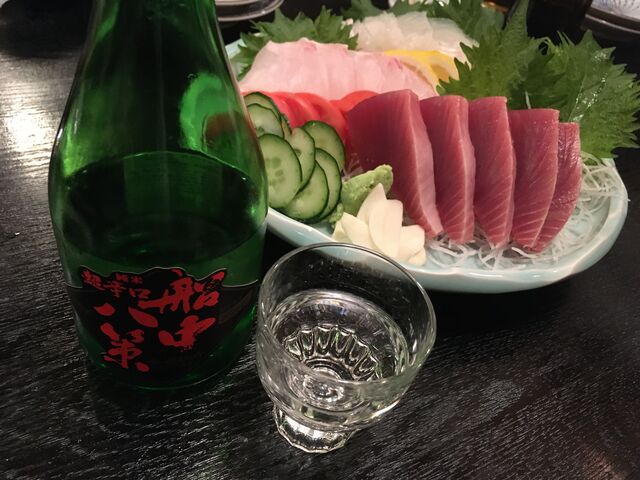 写真31 船中と鰹の刺身