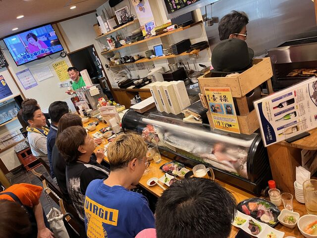 写真7 カウンターのお客様