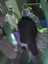 蒸米取り作業