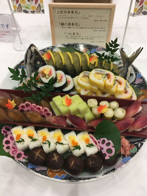 写真9 田舎寿司、サバ寿司、つわ寿司