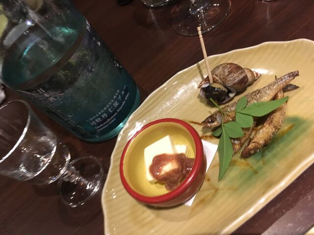 写真5 仁淀ブルーと前菜