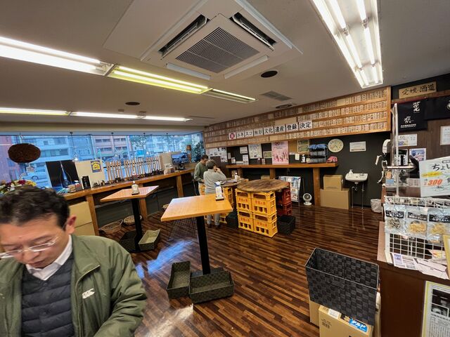 写真8 蔵元屋店内2