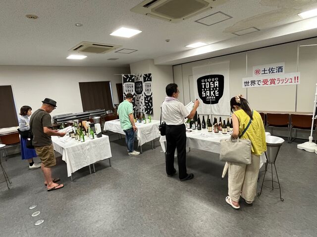 写真20 3日目試飲風景3