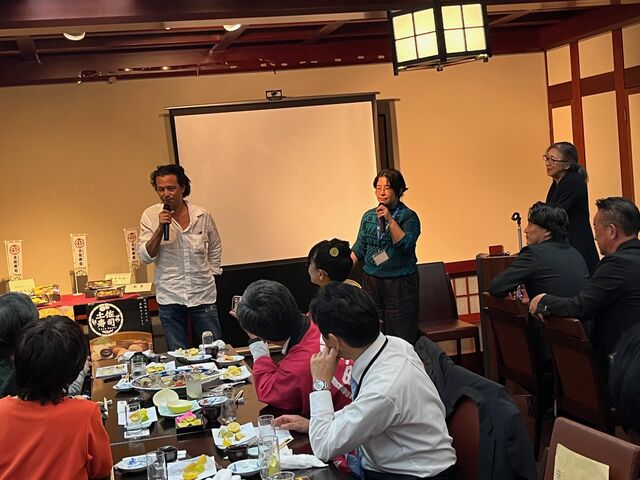 写真43 ボビーさん語る 河合さん通訳