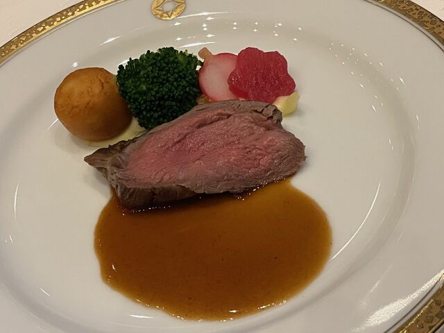 写真28 牛フィレ肉ロースト