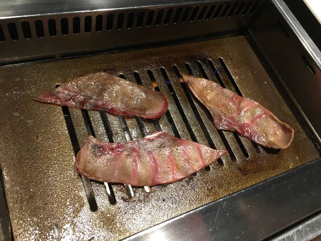 写真10 昆布〆タン焼く
